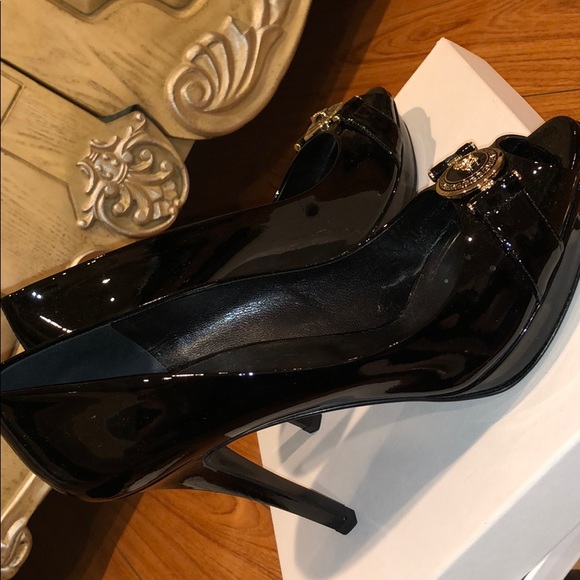 Versace Pump - Picture 3 of 7